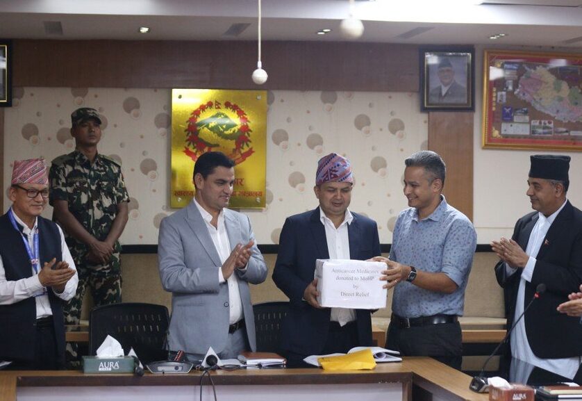 क्यान्सरको उपचारमा प्रयोग हुने अत्यावश्यक औषधि हस्तान्तरण