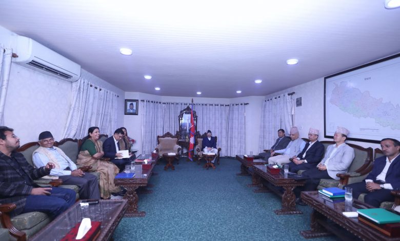 काँग्रेस माओवादी निर्वाचनबाट पछि हट्ने छैनन्, एमालेको केन्द्रबिन्दु संसद् पुनःस्थापना