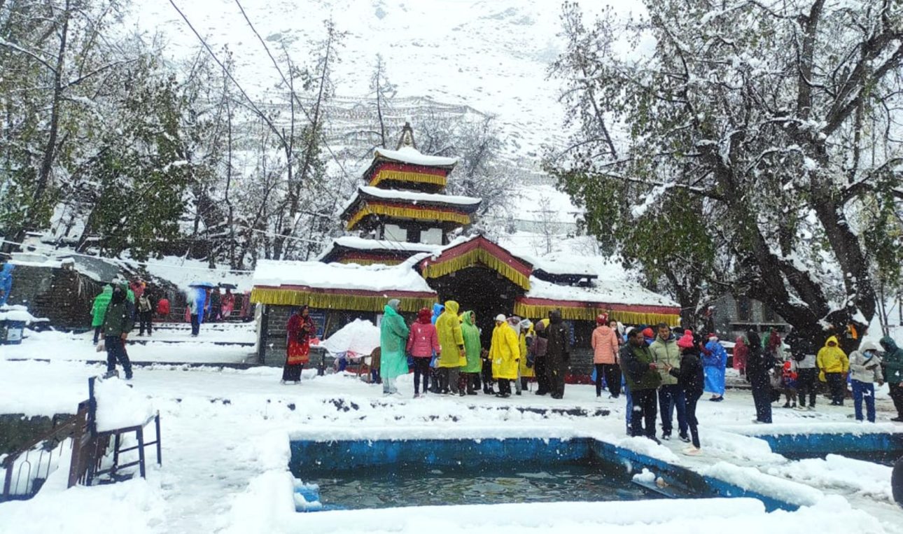 मनाङ–मुस्ताङमा भारी वर्षा, हिमाली क्षेत्रमा बाक्लो हिमपात