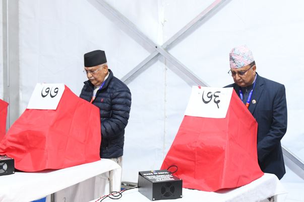 एमाले ११औँ महाधिवेशनः नयाँ नेतृत्व चयनका लागि भृकुटीमण्डपमा मतदान सुरु