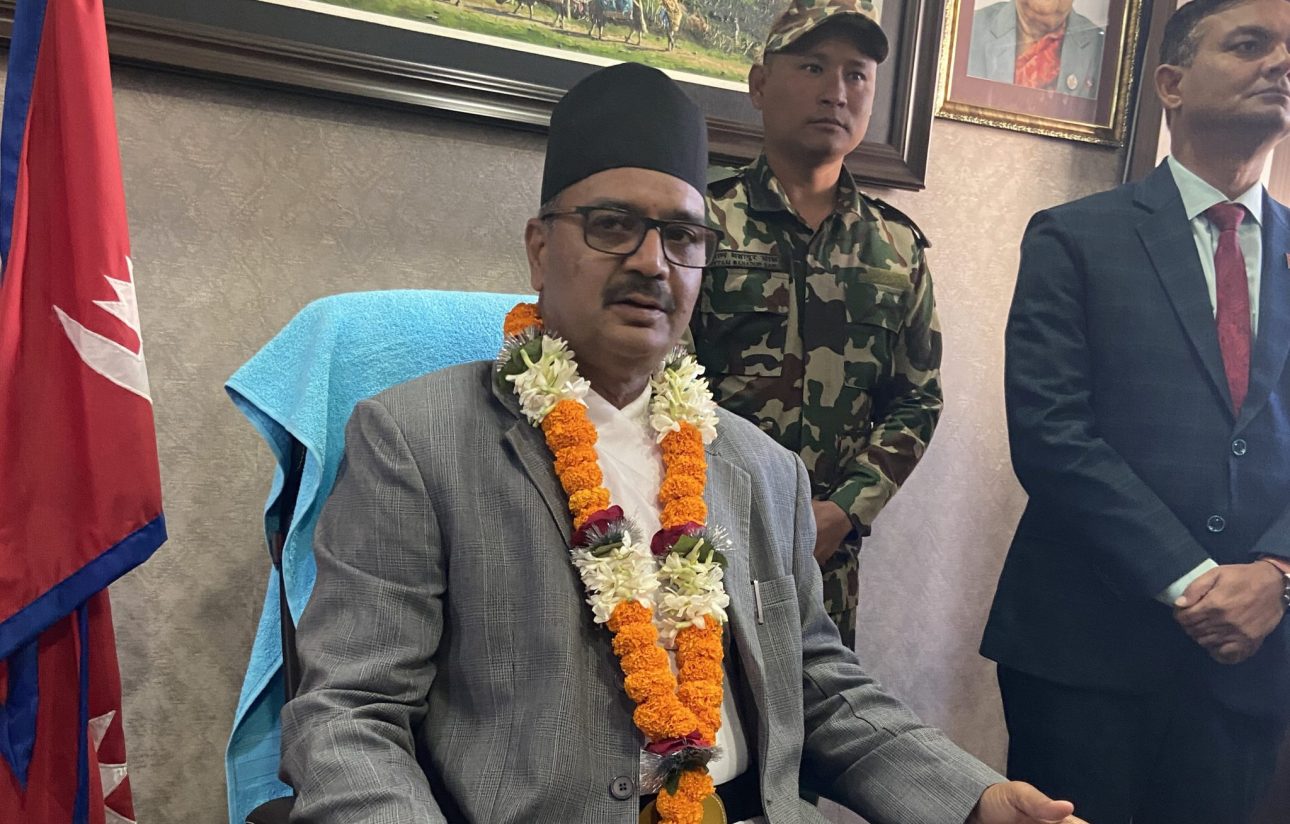 कार्यभार सम्हाल्दै श्रममन्त्री भण्डारीले भने- ‘प्रहरी र जेनजी पुस्ताबीचको नकरात्मक खाडल हटाउँछु