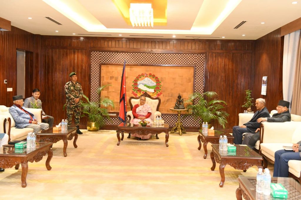 प्रमुख तीन दलका नेताहरू प्रतिनिधिसभा निर्वाचनमा सहभागी हुने प्रतिबद्ध