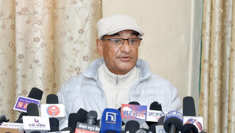 कांग्रेस नेता रमेश लेखकको सुझाव: एकताका लागि गगन थापा लचिलो हुनुपर्ने