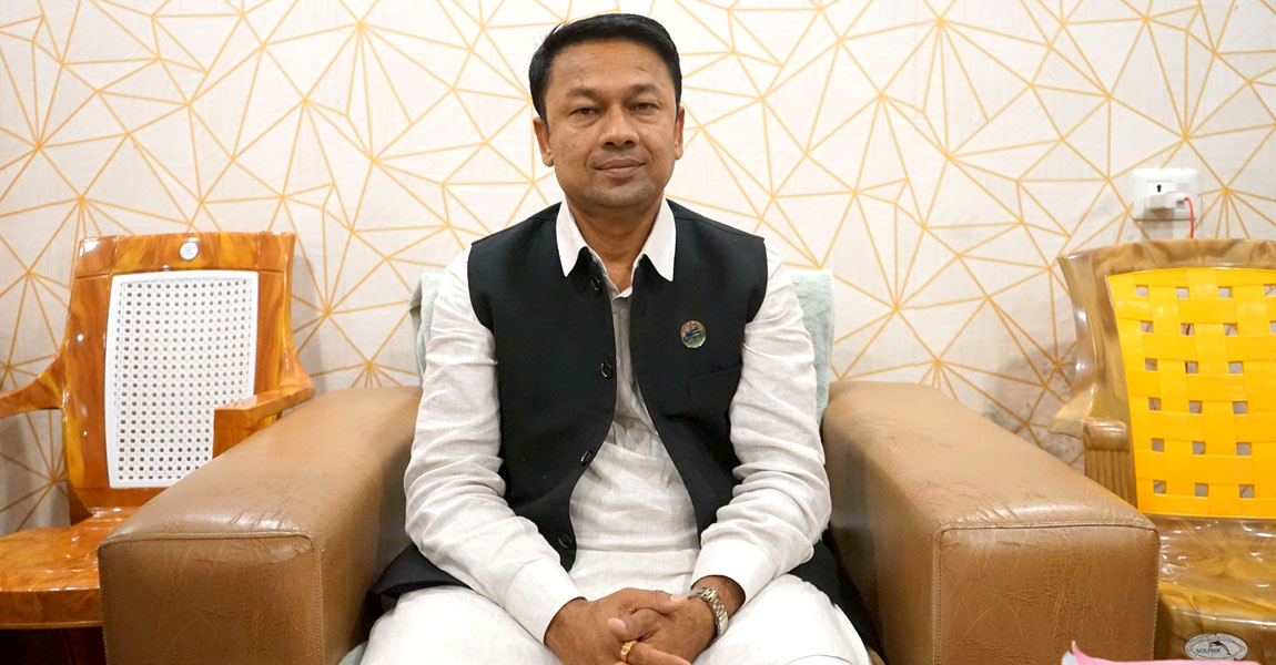 मुख्यमन्त्री यादवले प्रदेशसभामा घोषणा गरे राजीनामा