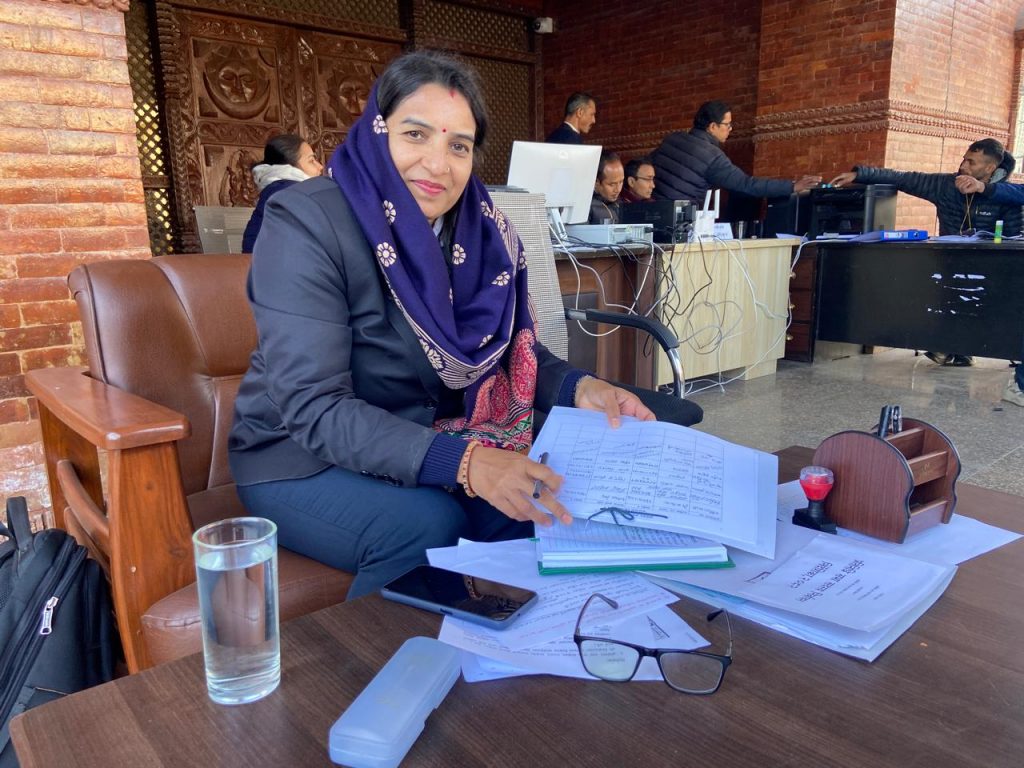 फागुन २१ को निर्वाचन तयारी अन्तिम चरणमा, महिला निर्वाचन अधिकृतको नेतृत्व