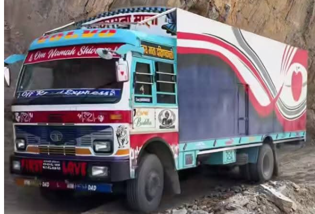 केरूङ नाका पुनः सञ्चालन, चिनियाँ सामान आयातका लागि कन्टेनर चीनतर्फ प्रस्थान