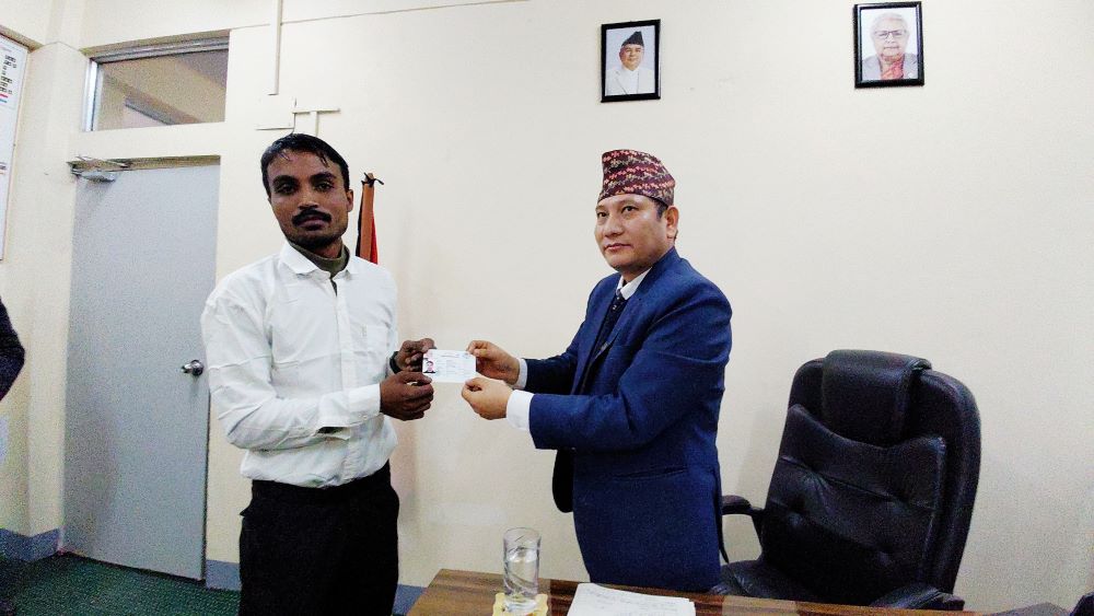 बाँकेमा आमाको नामबाट पहिलोपटक वंशजलाई नागरिकता