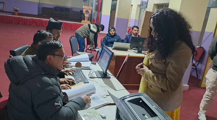पारलिंगी महिला विनोद लामाले काभ्रे–१ बाट उम्मेदवारी दर्ता
