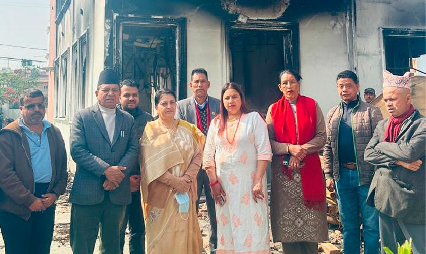 पूर्वराष्ट्रपति भण्डारीद्वारा आफ्नो जलेको निवास अवलोकन