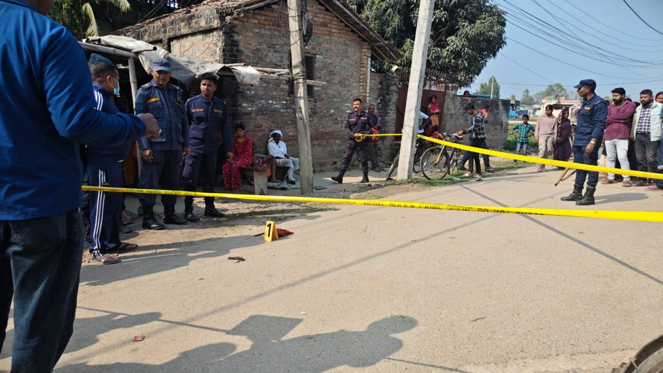 ढाकाबोर्डरमा फेला परेको पेस्तोल खेलाउँदा गोली लागेर बालक घाइते
