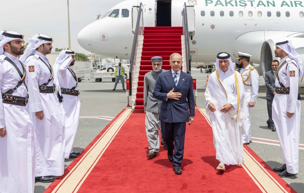 अमेरिका–इरान युद्धविराम प्रयासका मध्यस्थ पाकिस्तानी प्रधानमन्त्री कतारमा