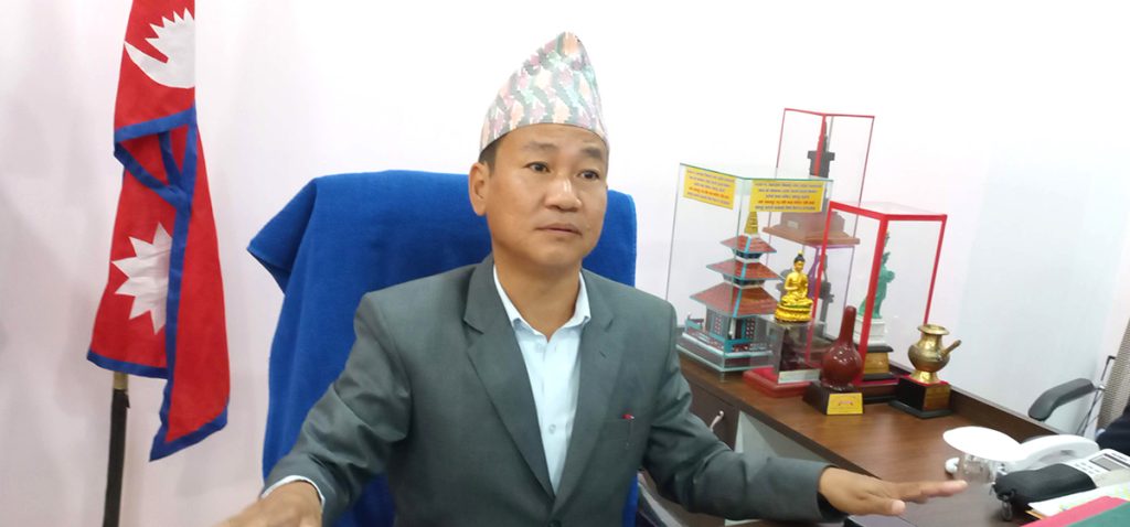 प्रधानमन्त्री अनुपस्थित भएको भन्दै संसद्मा हर्क साम्पाङको आपत्ति