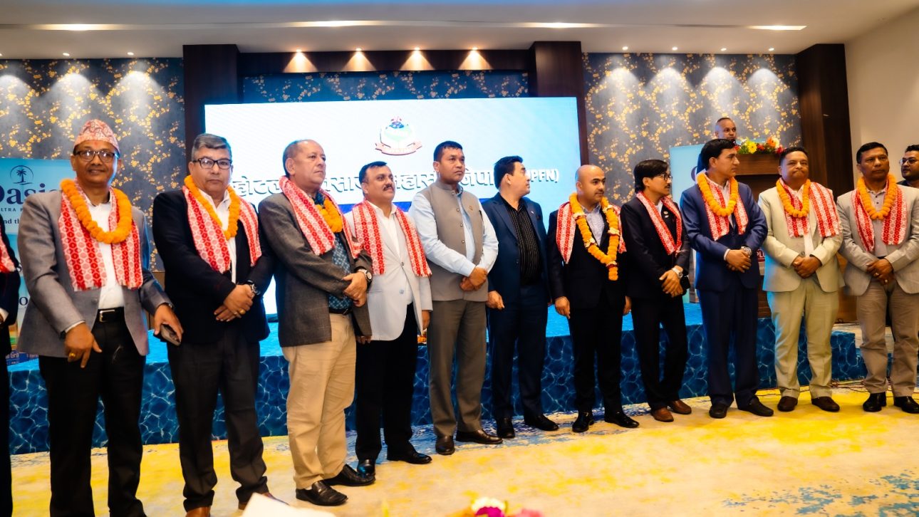 होटल व्यवसायी महासंघ नेपालको नवनिर्वाचित कार्यसमितिलाई प्रमाणपत्र वितरण, पर्यटन क्षेत्रको सुदृढीकरणमा जोड