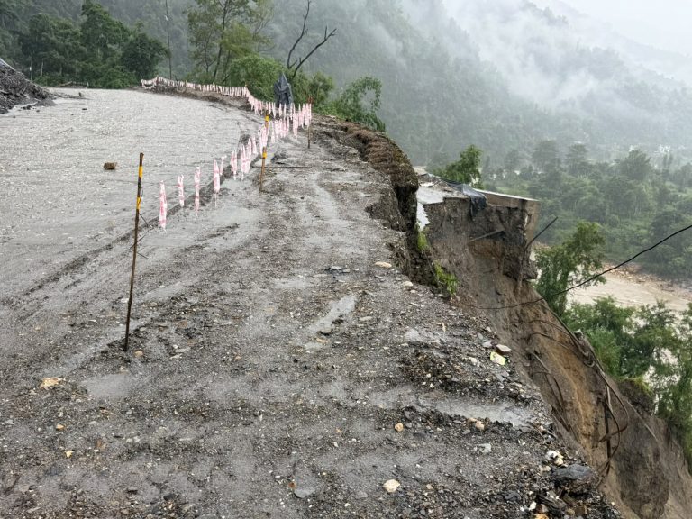 कृष्णभीरमा पुनः पहिरो, पृथ्वी राजमार्गका विभिन्न स्थानमा यातायात प्रभावित