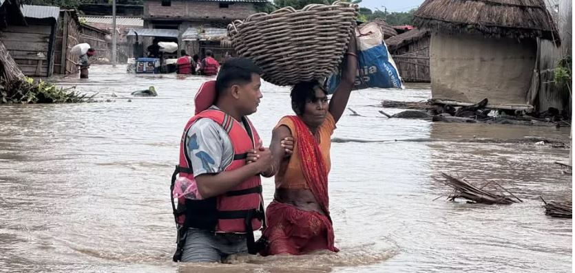 नारायणीको बाढीले सुस्ताको थारुटोल डुबानमा, २९ जनाको उद्धार
