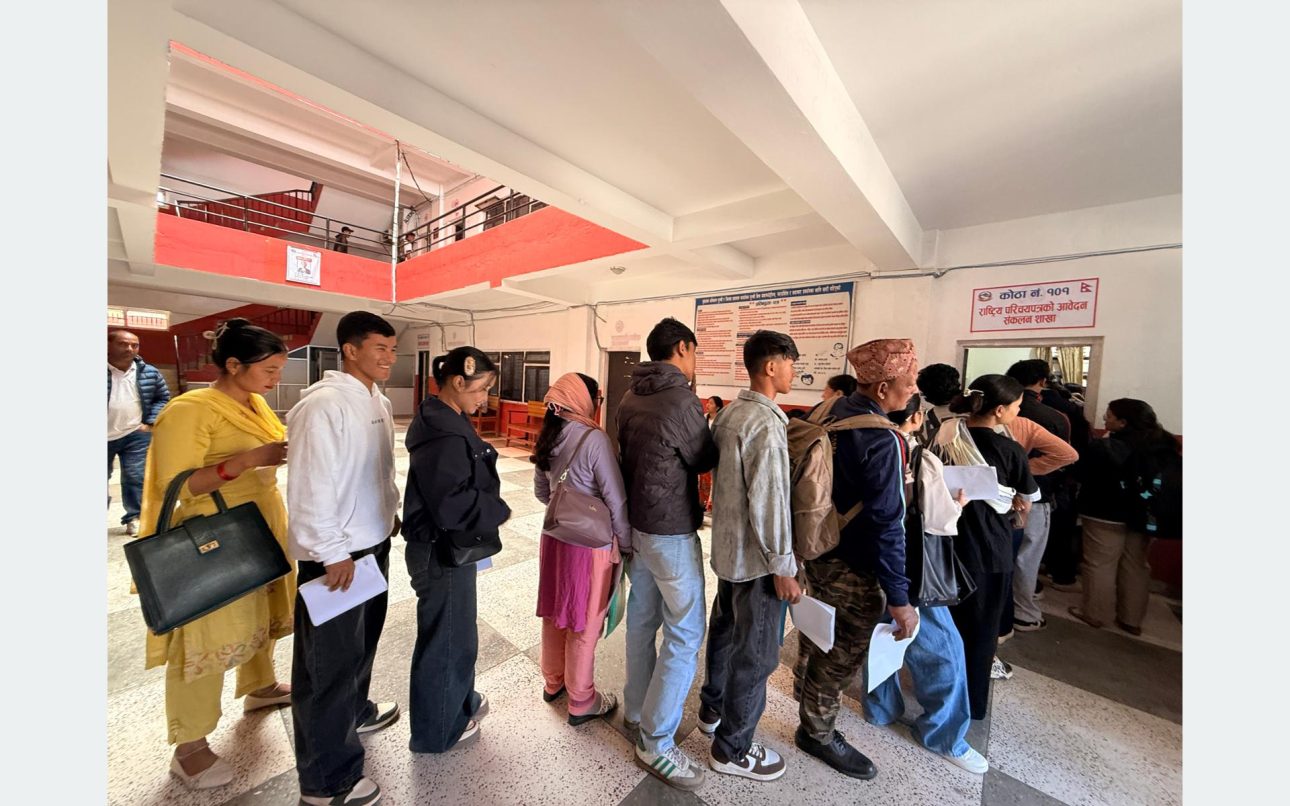 दसैँ बिदापछि गुल्मी प्रशासनमा सेवाग्राहीको चाप